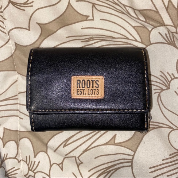 Roots Handbags - Leather Wallet w/ Coin purse 👛